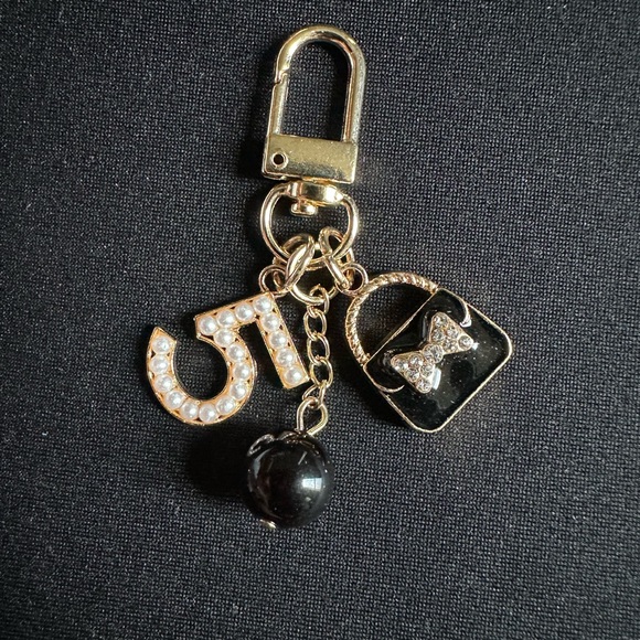New Beautiful Bag Charm/ Key Chain in Gild and Black. - Picture 2 of 3